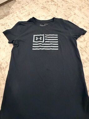 Under Armour Black Short Sleeve Tee with Gray Flag Graphic
